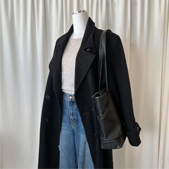 Vintage Stephanie Mathews black wool overcoat size 10 Petite. - Picture 3 of 8